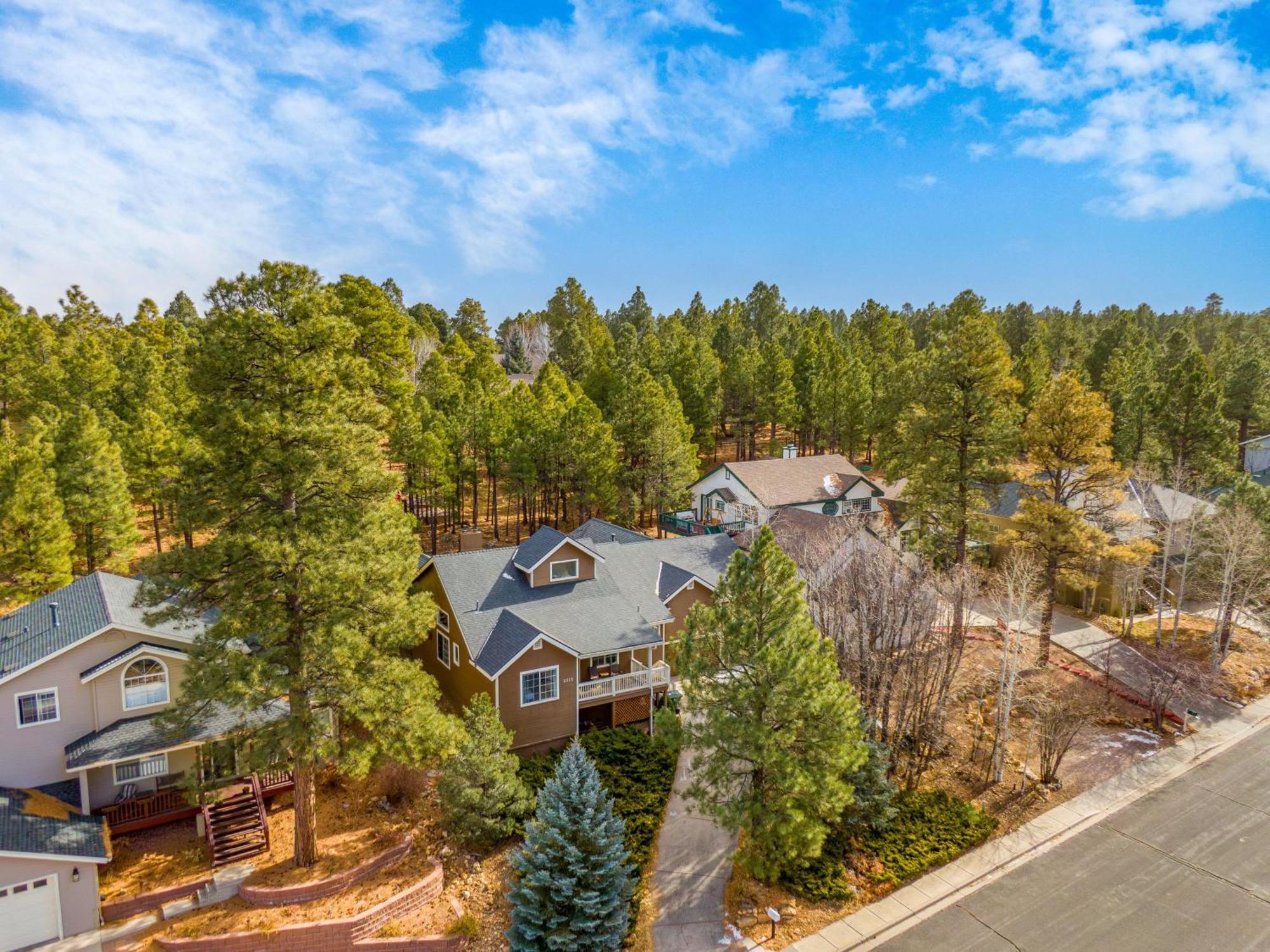 Forest Heights Mountain Views Hot Tub Heated Floors Pizza Oven Holiday home *
