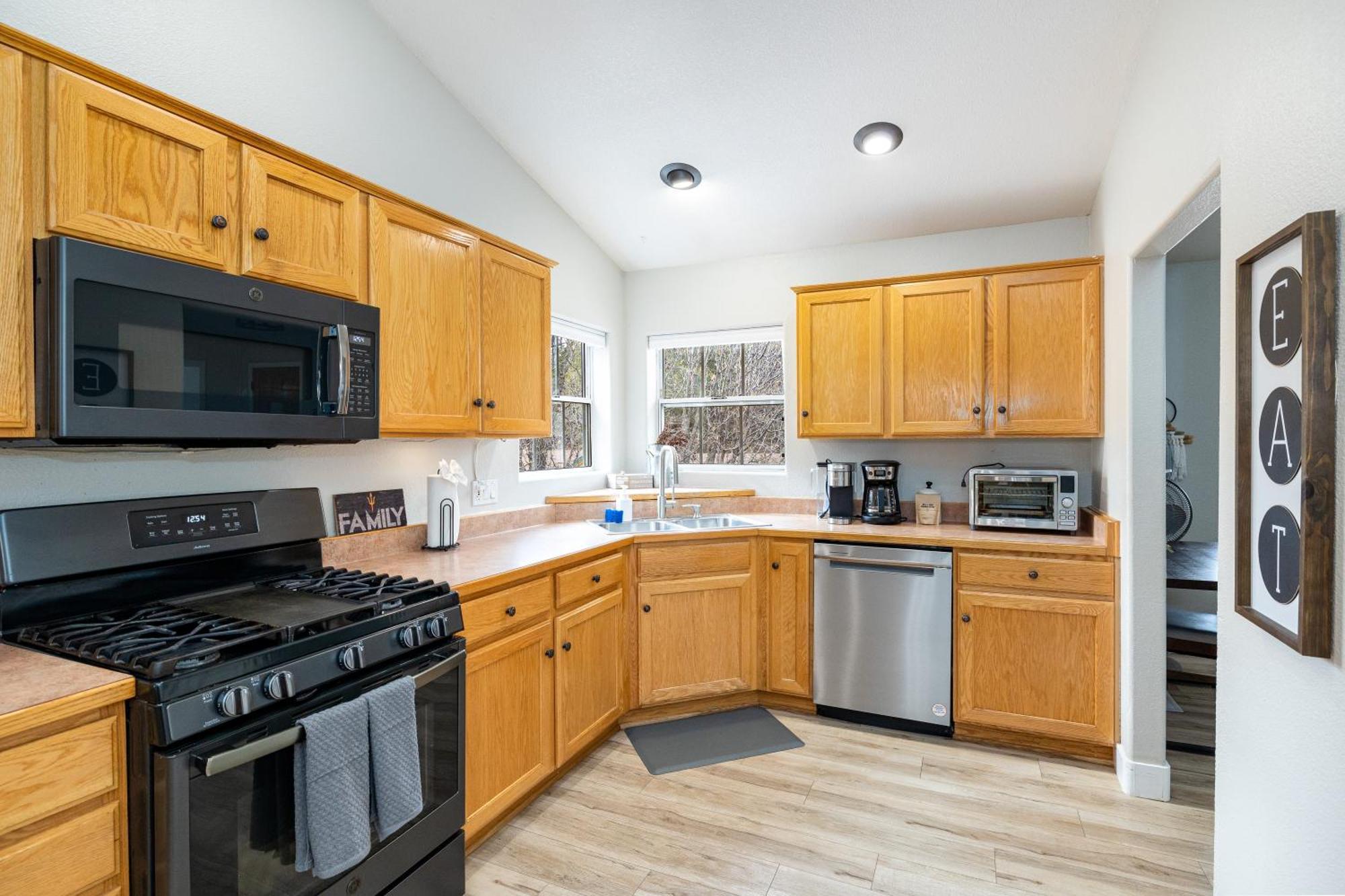 Forest Heights Mountain Views Hot Tub Heated Floors Pizza Oven Holiday home Flagstaff