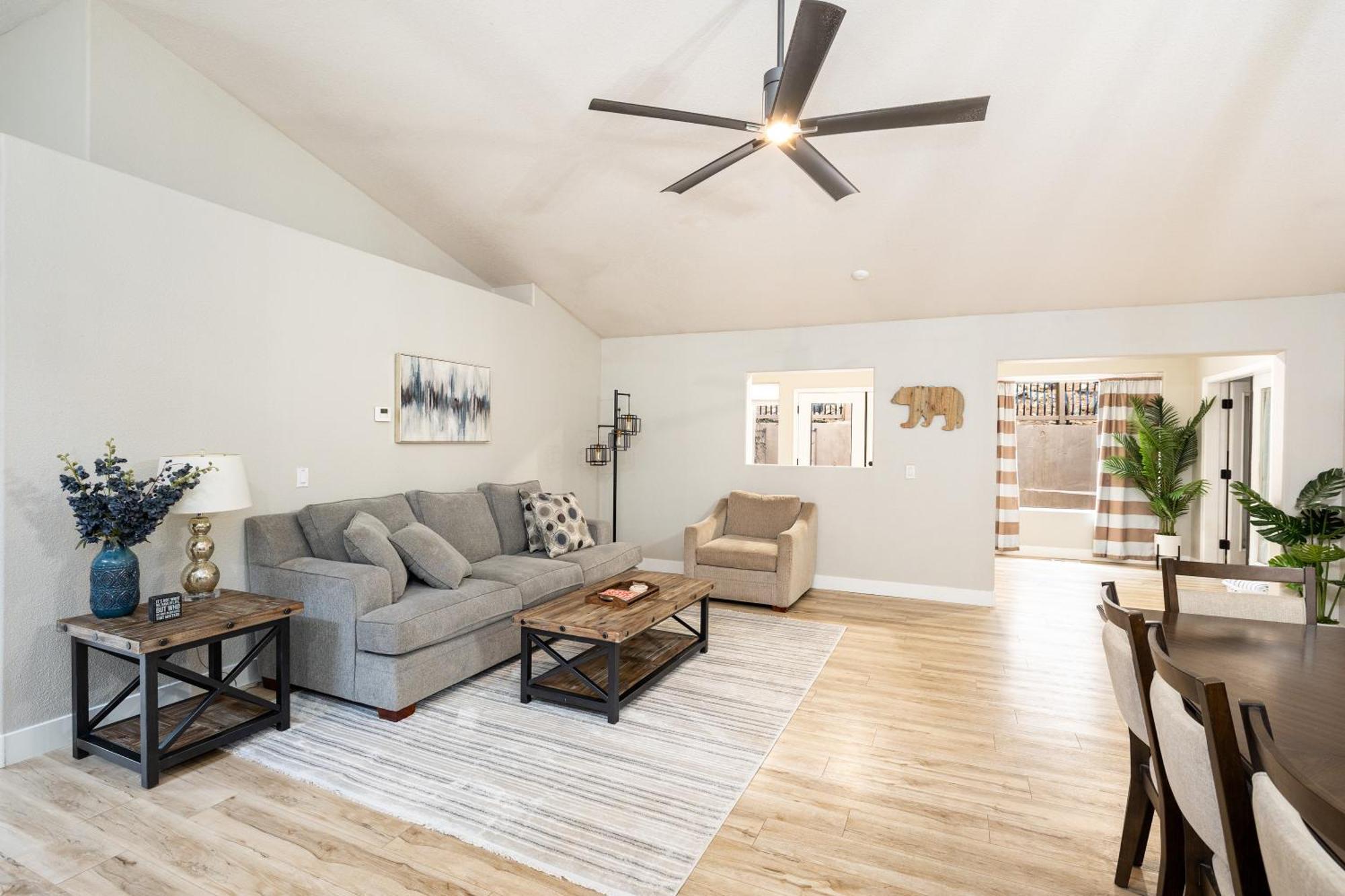 Forest Heights Mountain Views Hot Tub Heated Floors Pizza Oven Holiday home Flagstaff