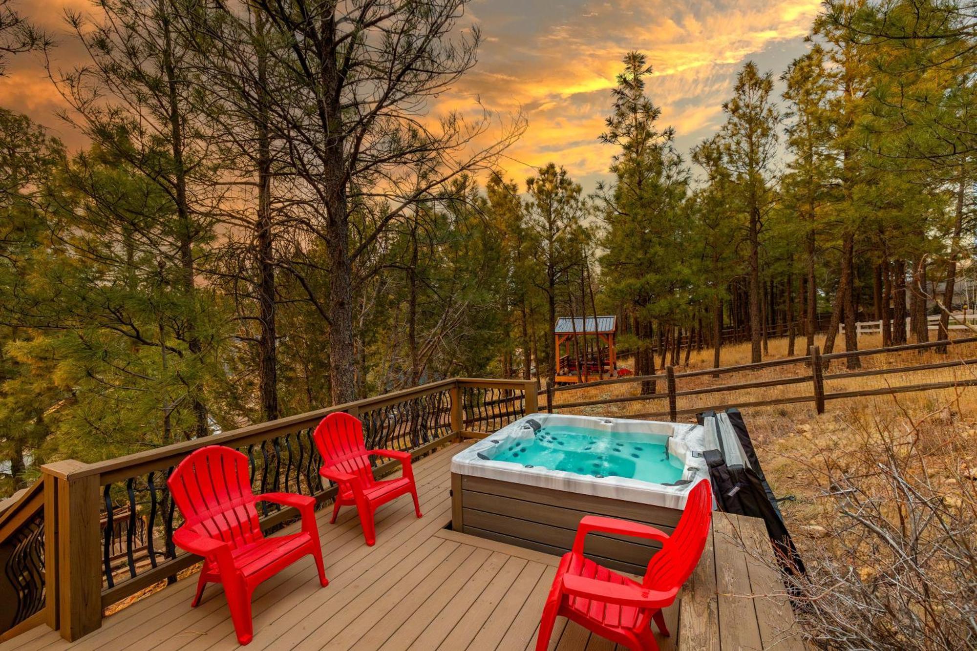 Holiday home Forest Heights Mountain Views Hot Tub Heated Floors Pizza Oven *