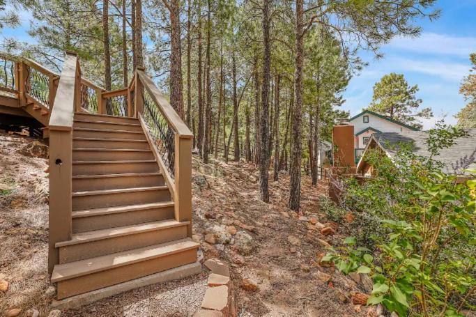 Forest Heights Mountain Views Hot Tub Heated Floors Pizza Oven *