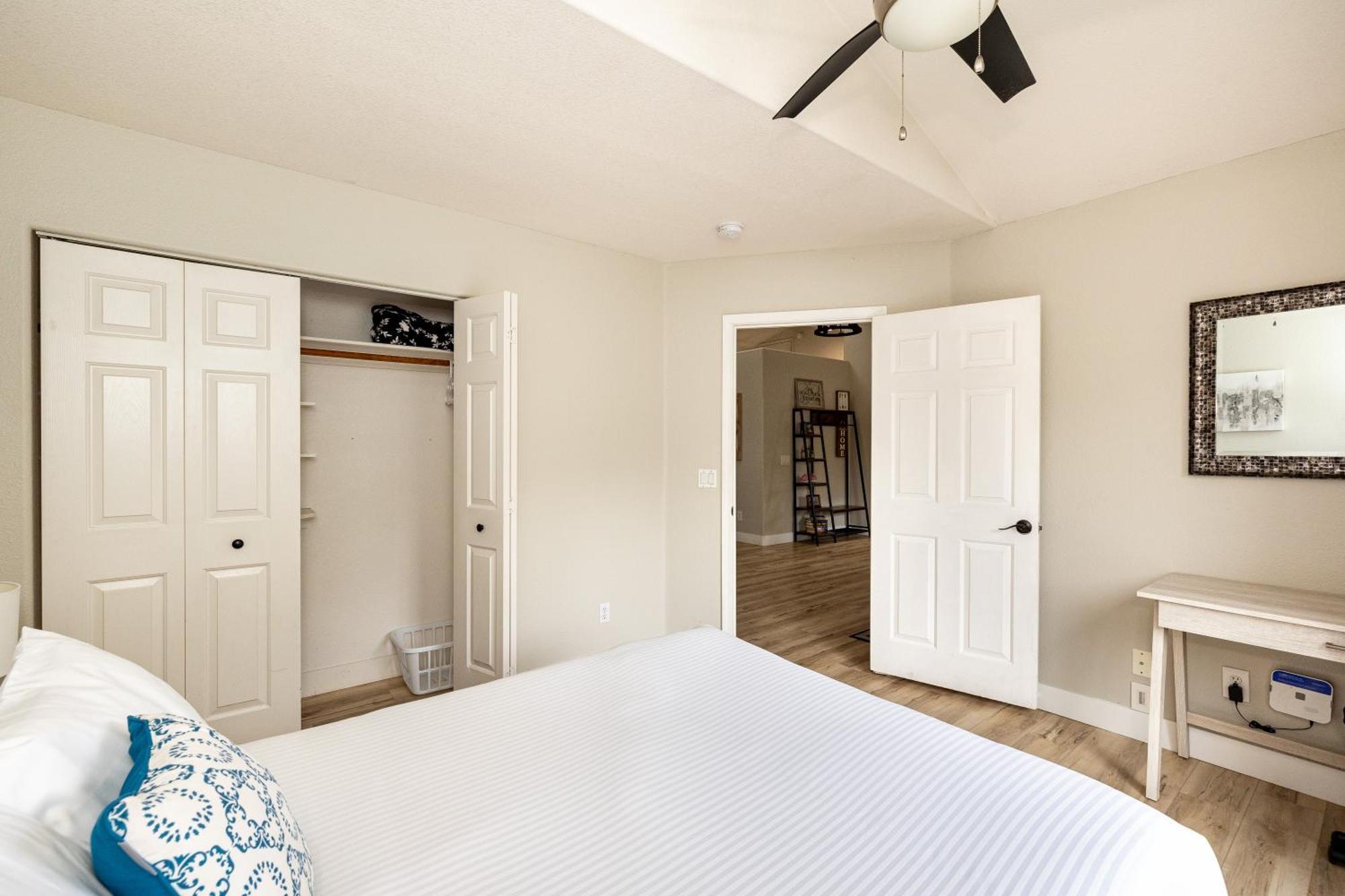 Forest Heights Mountain Views Hot Tub Heated Floors Pizza Oven *