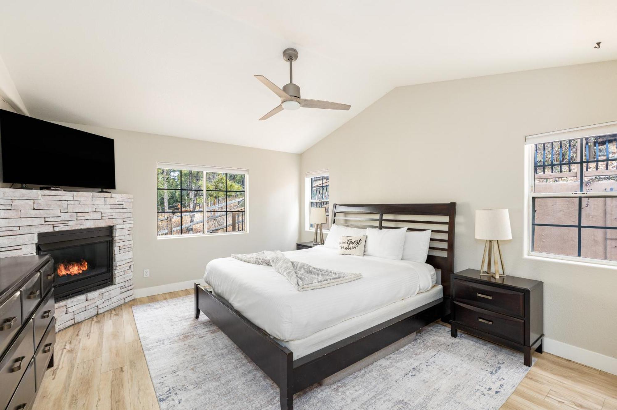 Forest Heights Mountain Views Hot Tub Heated Floors Pizza Oven *