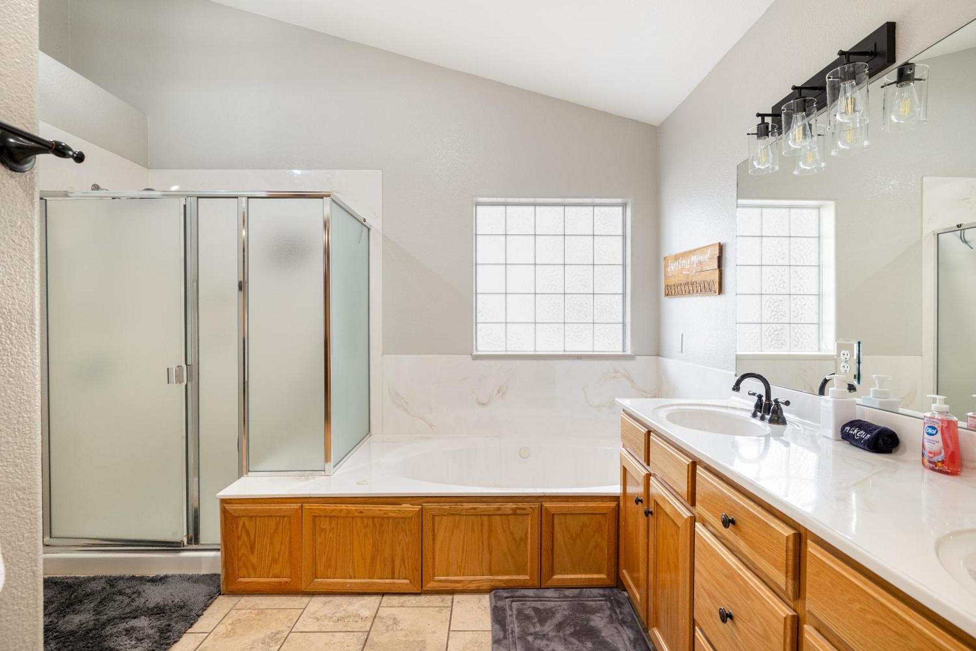 Forest Heights Mountain Views Hot Tub Heated Floors Pizza Oven